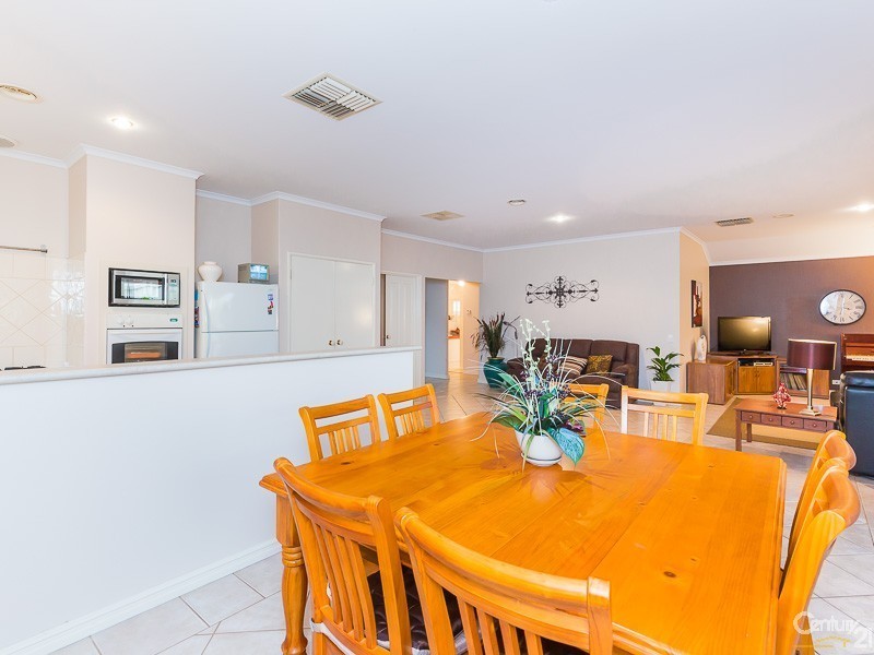 18 Capensia Way, Canning Vale WA 6155