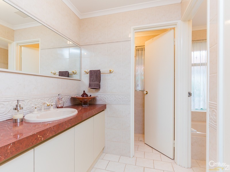 18 Capensia Way, Canning Vale WA 6155