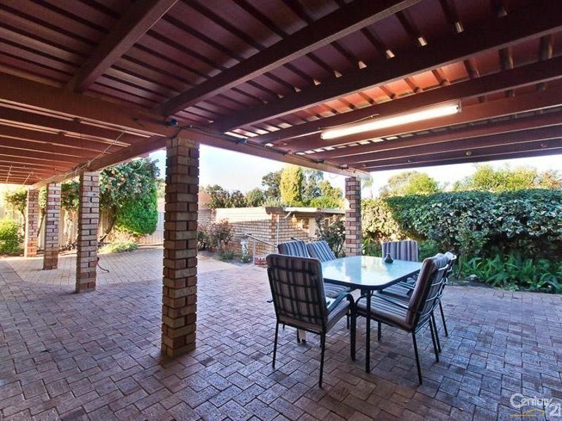 5 Castle Court, Thornlie WA 6108