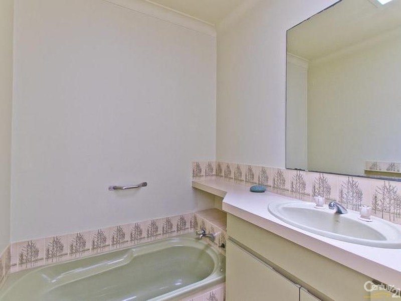 5 Castle Court, Thornlie WA 6108