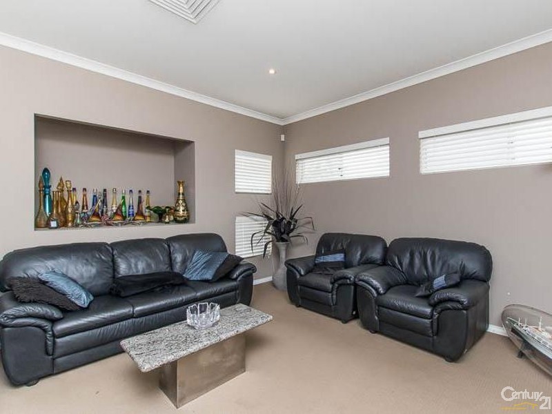 8 Hamelin Drive, Munster WA 6166