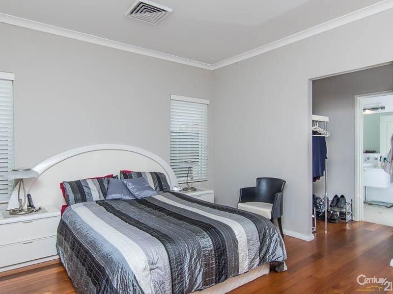 8 Hamelin Drive, Munster WA 6166