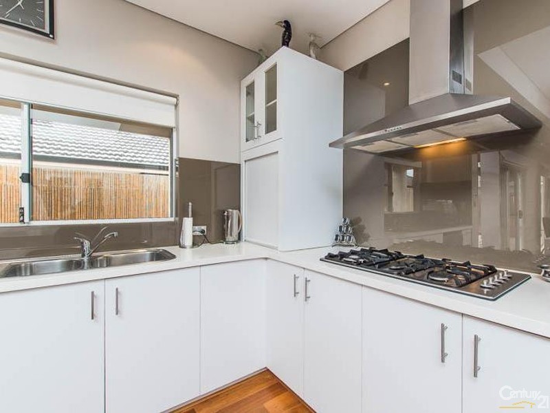 8 Hamelin Drive, Munster WA 6166