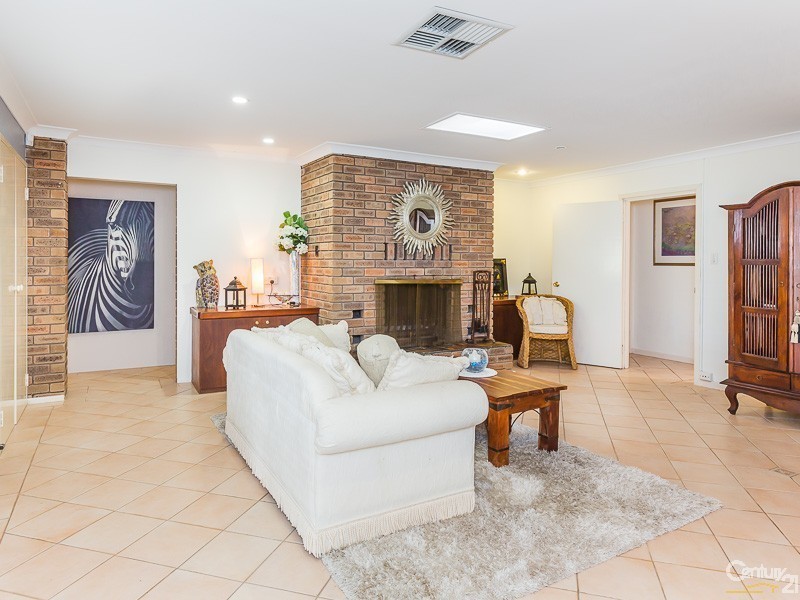 9 Bambil Place, Parkwood WA 6147