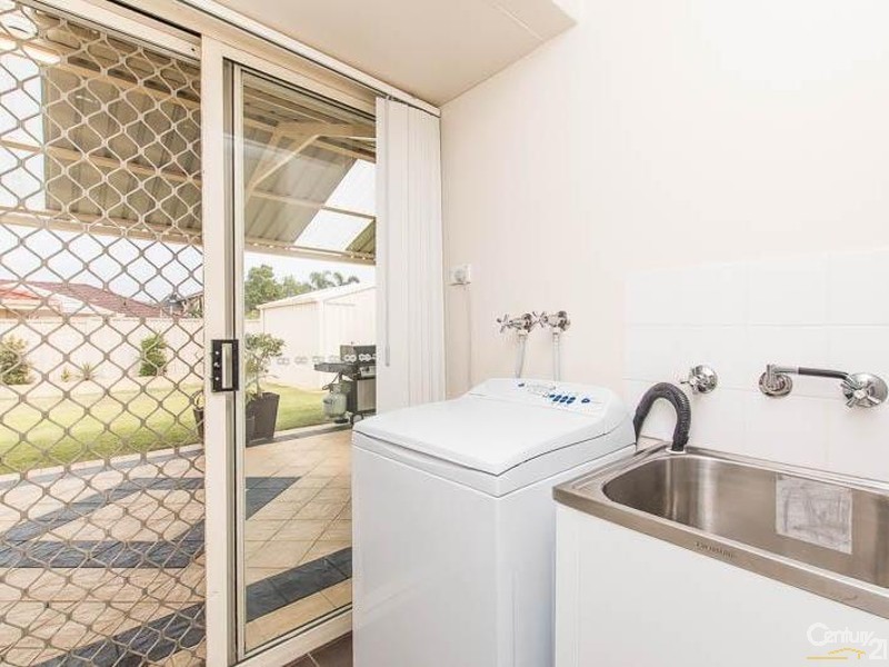 15 Baxter Close, Huntingdale WA 6110