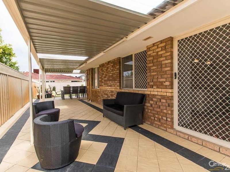 15 Baxter Close, Huntingdale WA 6110