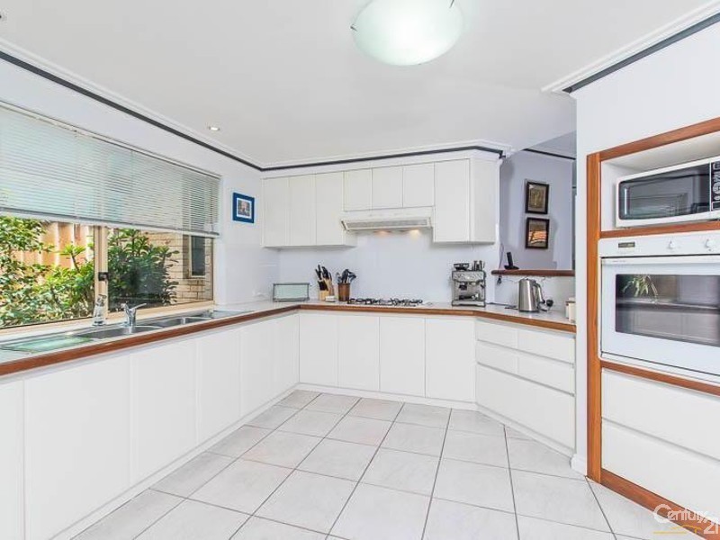 11 Chartwell Place, Leeming WA 6149