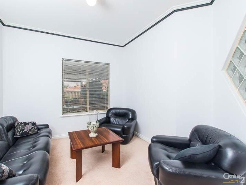 11 Chartwell Place, Leeming WA 6149