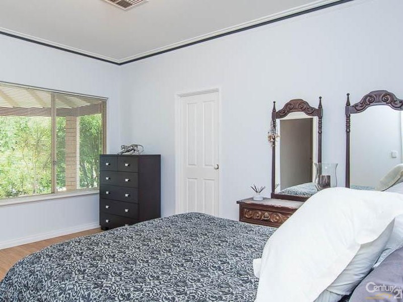 11 Chartwell Place, Leeming WA 6149