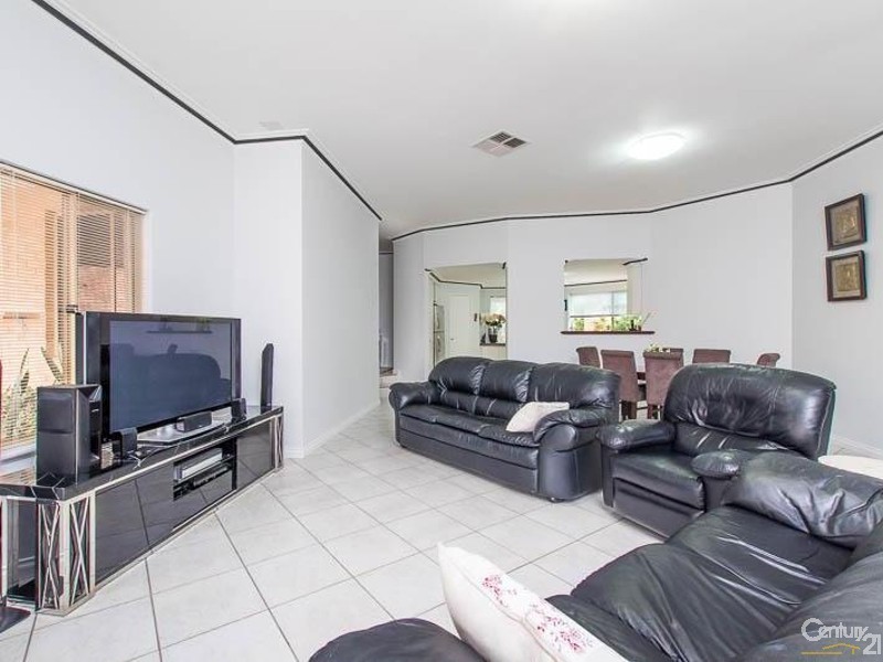 11 Chartwell Place, Leeming WA 6149