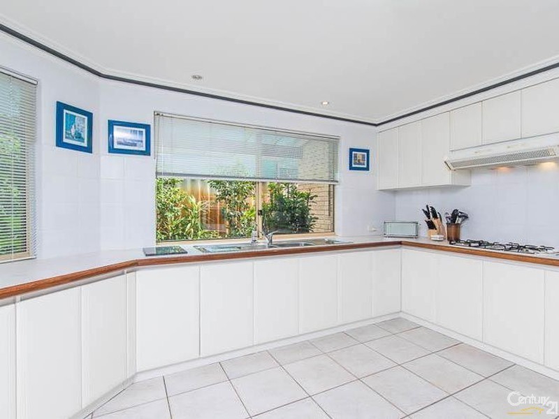 11 Chartwell Place, Leeming WA 6149