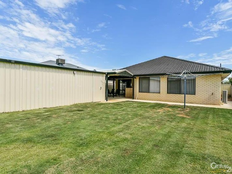 15 Jonquil Loop, Seville Grove WA 6112