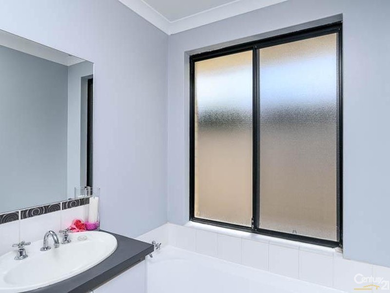 15 Jonquil Loop, Seville Grove WA 6112