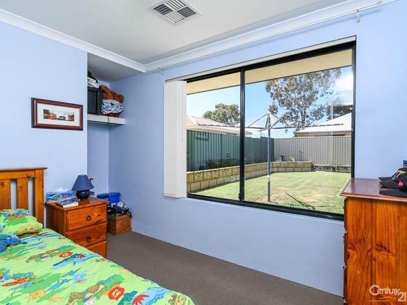 15 Jonquil Loop, Seville Grove WA 6112