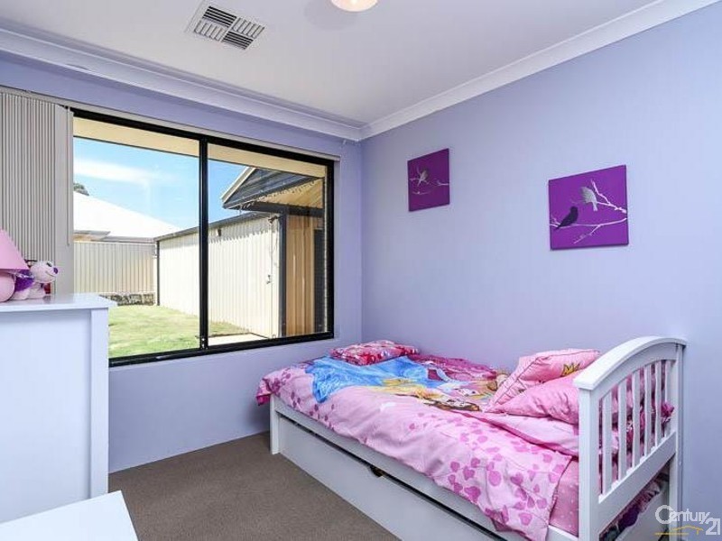 15 Jonquil Loop, Seville Grove WA 6112