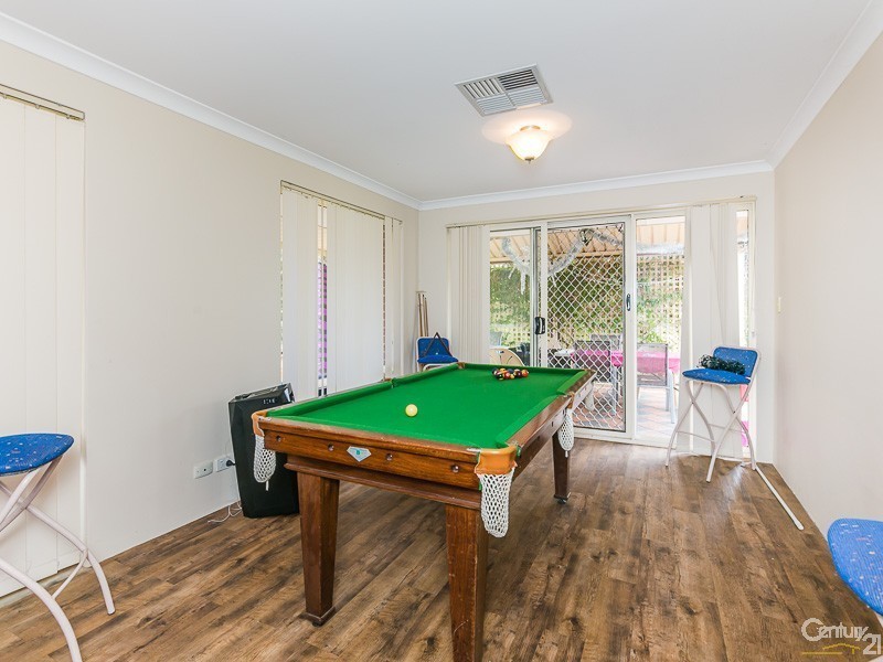 22 Batt Drive, Brookdale WA 6112