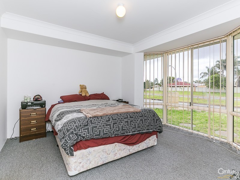 22 Batt Drive, Brookdale WA 6112