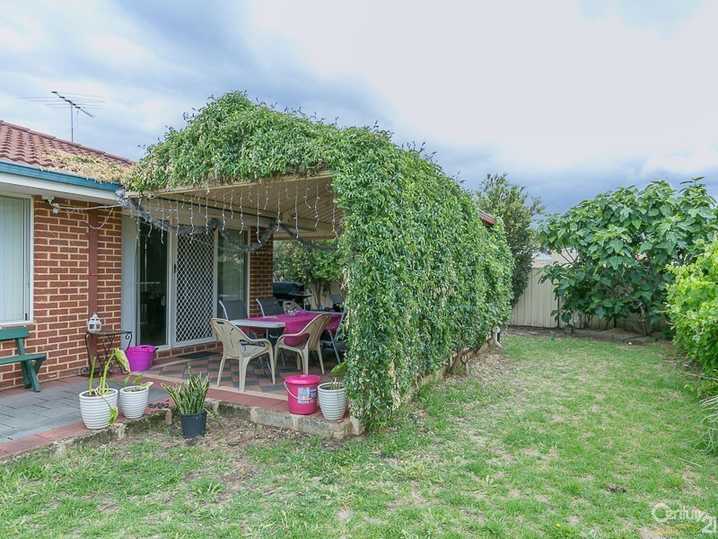 22 Batt Drive, Brookdale WA 6112