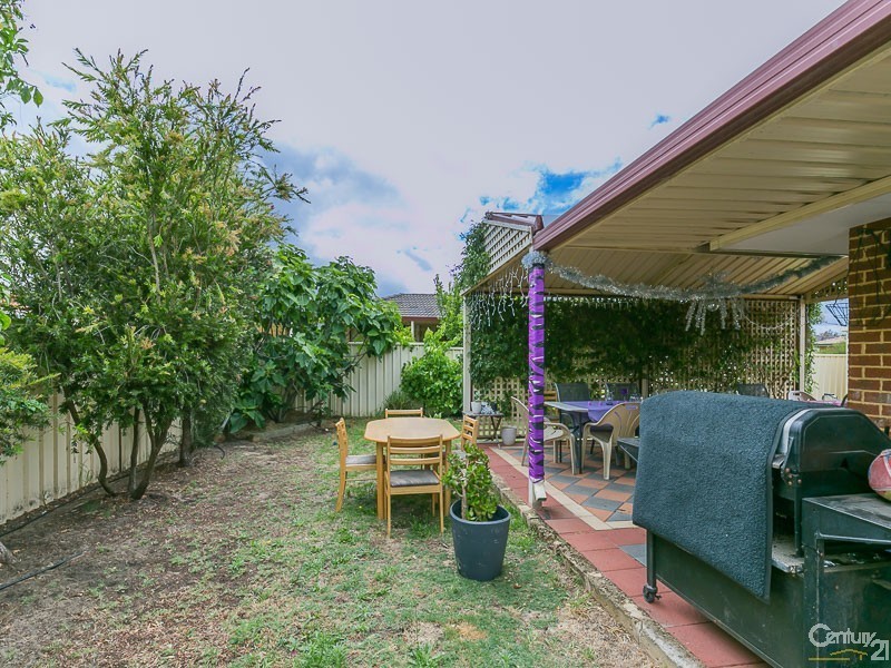 22 Batt Drive, Brookdale WA 6112