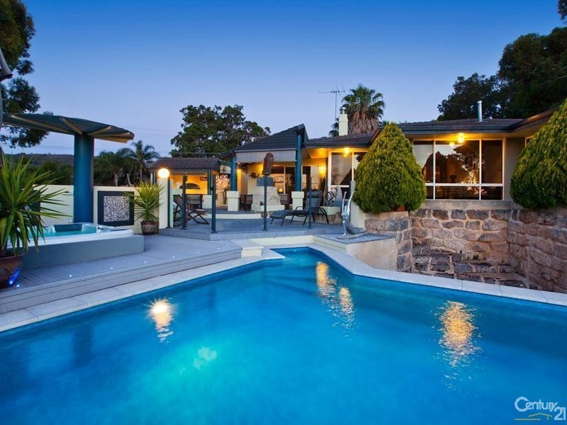 1 Bromfield Drive, Kelmscott WA 6111