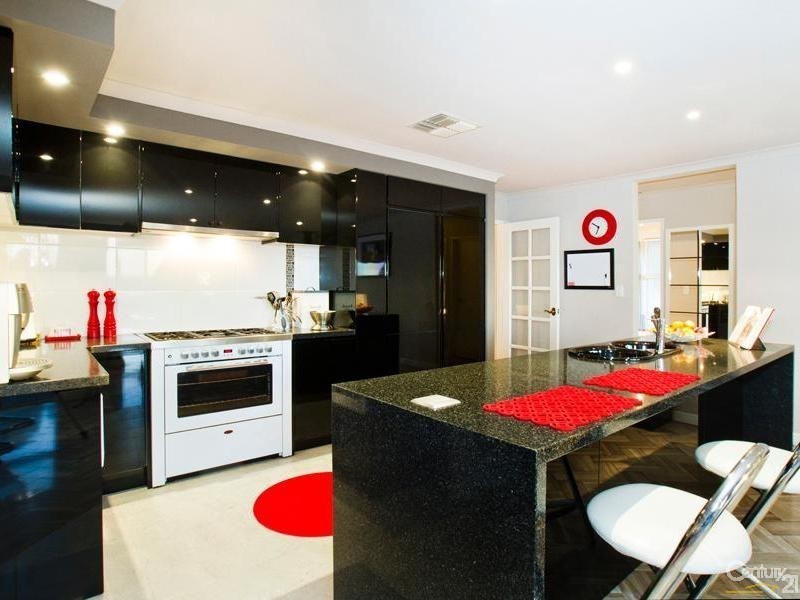 1 Bromfield Drive, Kelmscott WA 6111