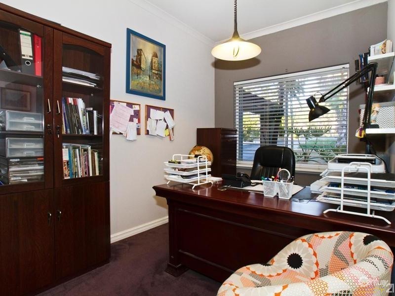 1 Bromfield Drive, Kelmscott WA 6111