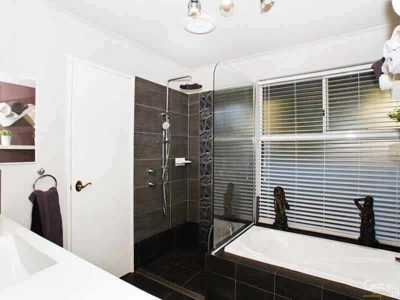 1 Bromfield Drive, Kelmscott WA 6111