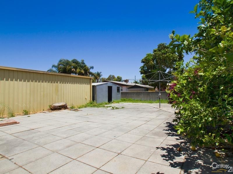 17 Kingsdown Road, Maddington WA 6109