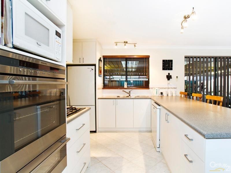 42 Sugarwood Drive, Thornlie WA 6108