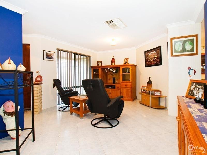 42 Sugarwood Drive, Thornlie WA 6108