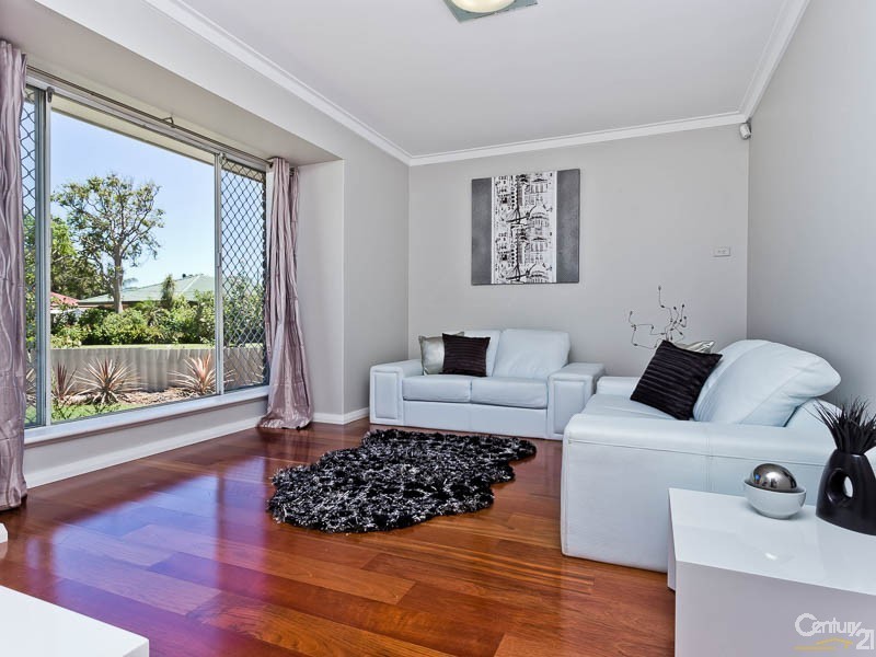 13 Bundalla Court, Kelmscott WA 6111