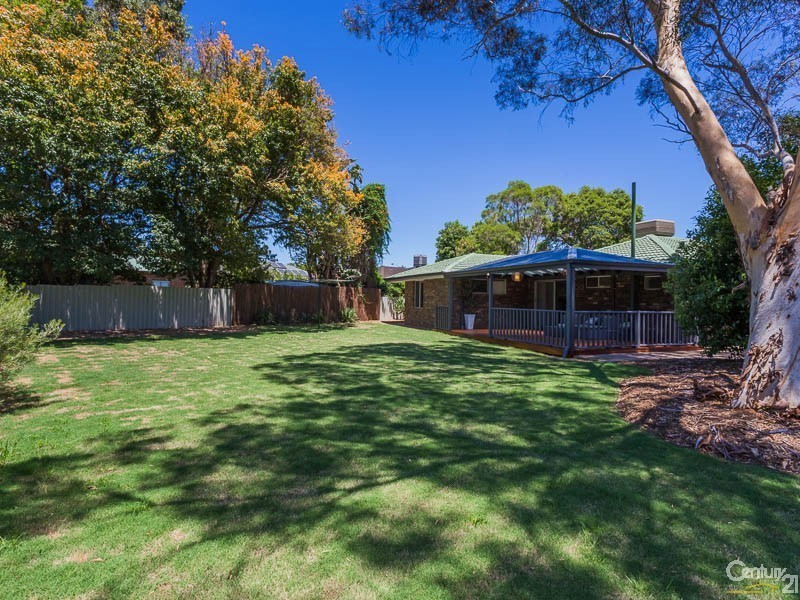 13 Bundalla Court, Kelmscott WA 6111