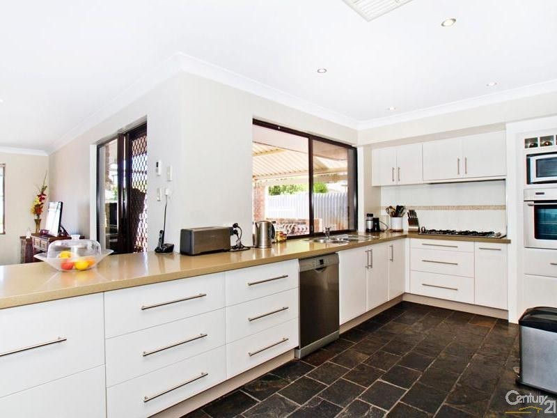 8 Sundew Place, Thornlie WA 6108