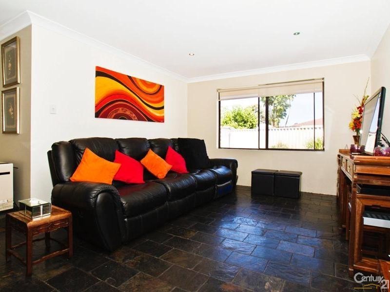 8 Sundew Place, Thornlie WA 6108