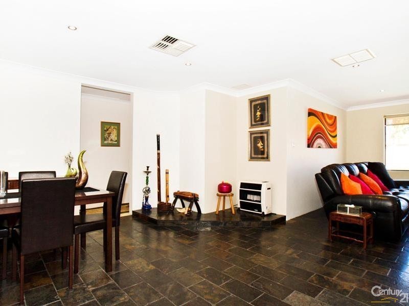 8 Sundew Place, Thornlie WA 6108