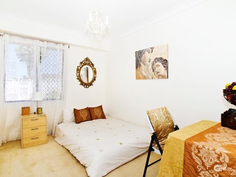 8 Sundew Place, Thornlie WA 6108
