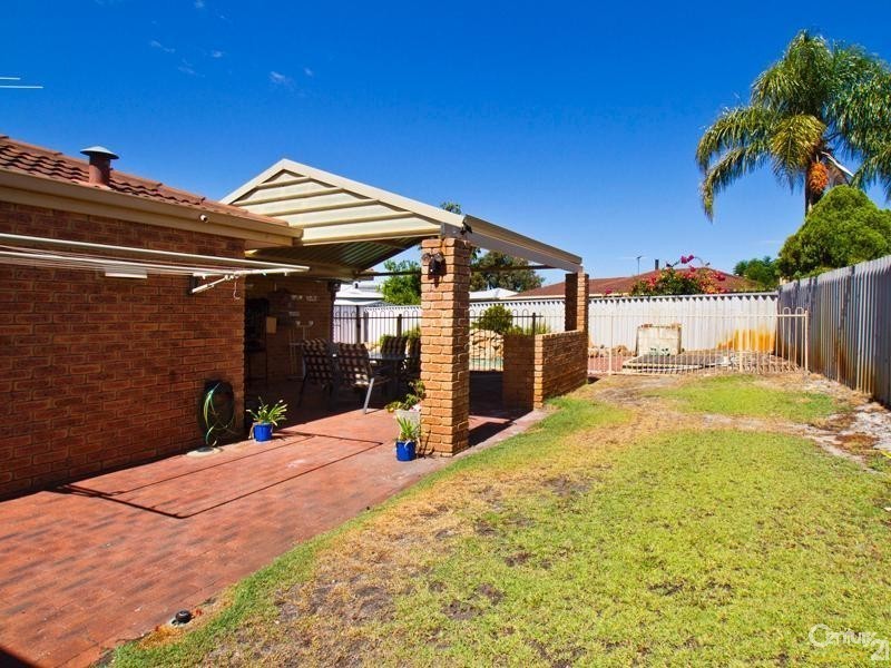 8 Sundew Place, Thornlie WA 6108