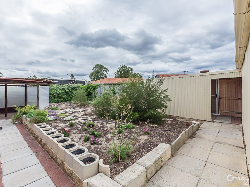 10 Ypres Road, Camillo WA 6111