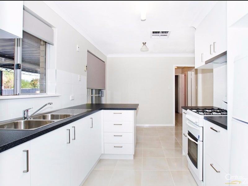 34 Oriole Way, Thornlie WA 6108