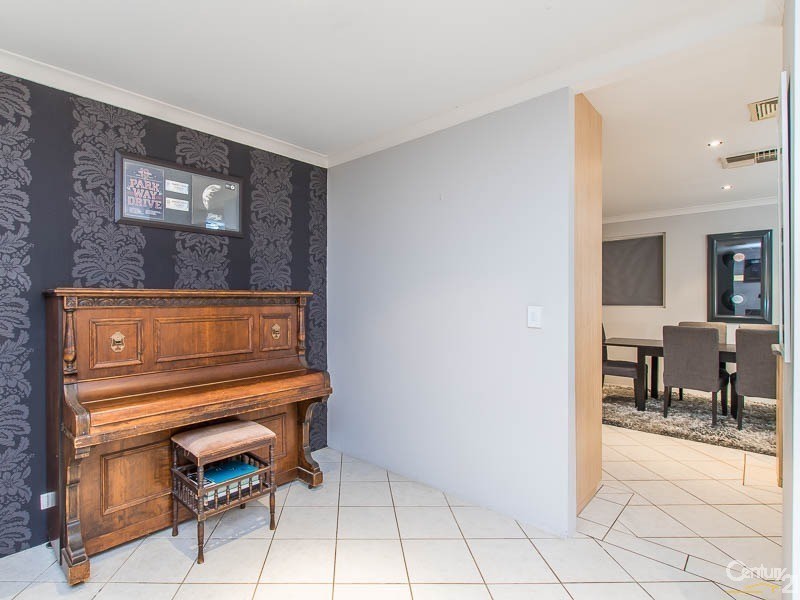 36 Reveley Close, Seville Grove WA 6112