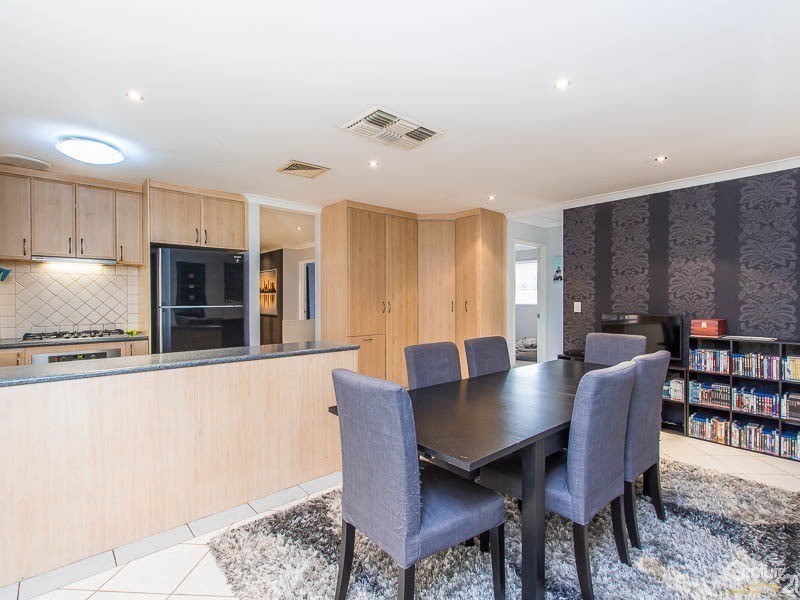 36 Reveley Close, Seville Grove WA 6112