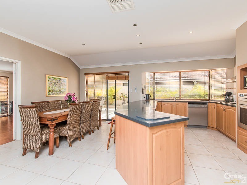 13 Longshaw Circuit, Canning Vale WA 6155