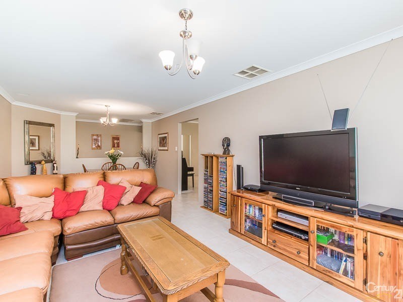13 Longshaw Circuit, Canning Vale WA 6155