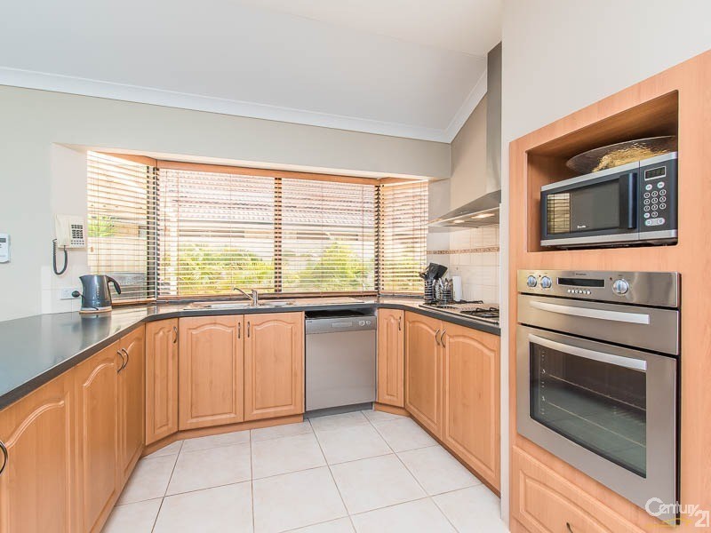 13 Longshaw Circuit, Canning Vale WA 6155