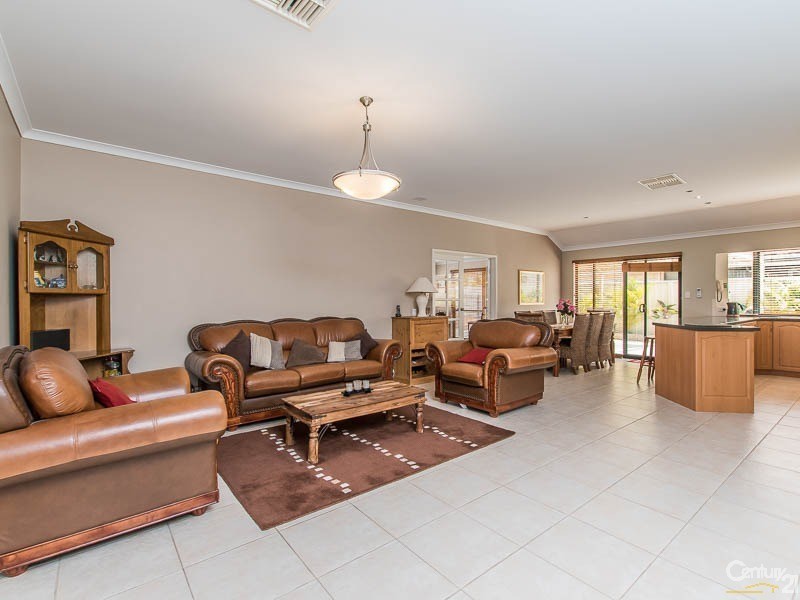 13 Longshaw Circuit, Canning Vale WA 6155