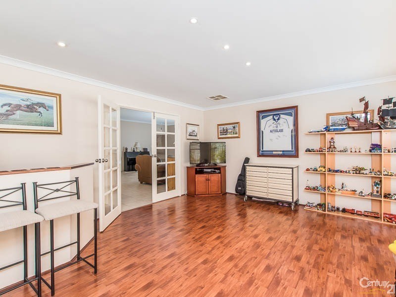 13 Longshaw Circuit, Canning Vale WA 6155