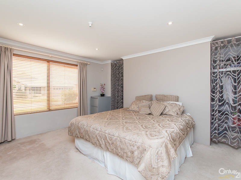13 Longshaw Circuit, Canning Vale WA 6155