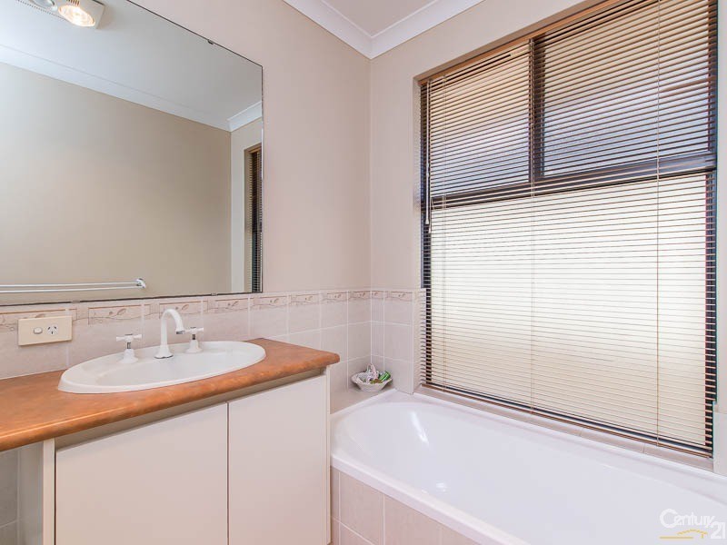 13 Longshaw Circuit, Canning Vale WA 6155