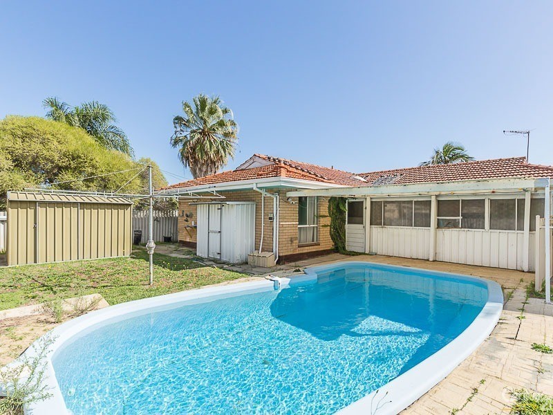 18 Lyrebird Way, Thornlie WA 6108