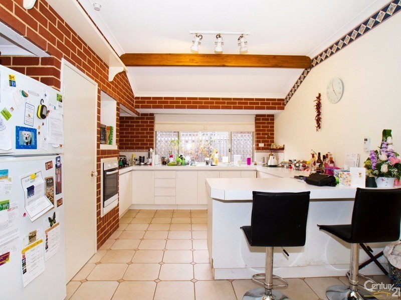 16 Autumn Crescent, Thornlie WA 6108